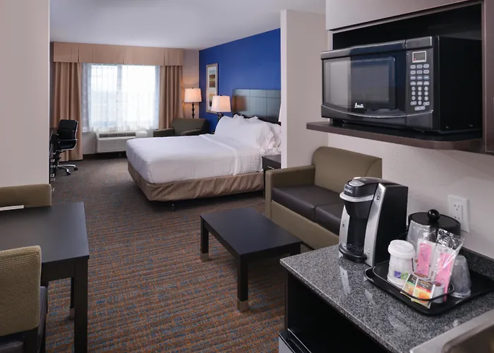 Holiday Inn Express & Suites Bakersfield Airport By Ihg